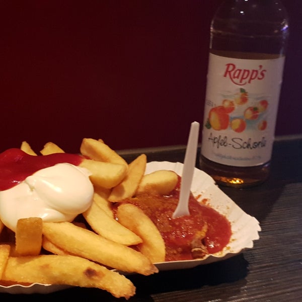 5 Cheap Places to Eat in Frankfurt - Currywurst Taunus 25 Offers Very Nice And Delicious Currywurst