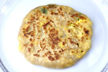 Cheap Food in Dubai - Egg Paratha at Karachi Darbar You Can Have Their Chicken Curries As Well