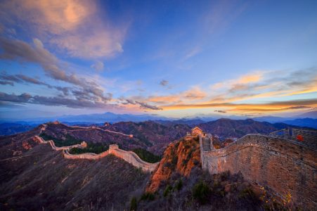 10 Most Famous Icons in the World - Great Wall of China is a Magnificent Architecture