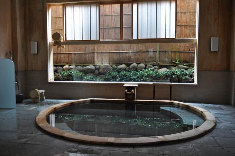 Travel Guide Japan - Onsen And Sento Are Man-Made Hot Spring Saunas