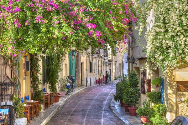 Travel Guide Greece - Plaka is The Best Place For Your Evening Stroll With Beautiful Houses