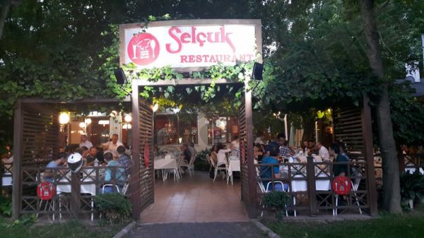 5 Best Restaurants In Bursa - Selcuk Restaurant Sells Russian Salad With Hummus