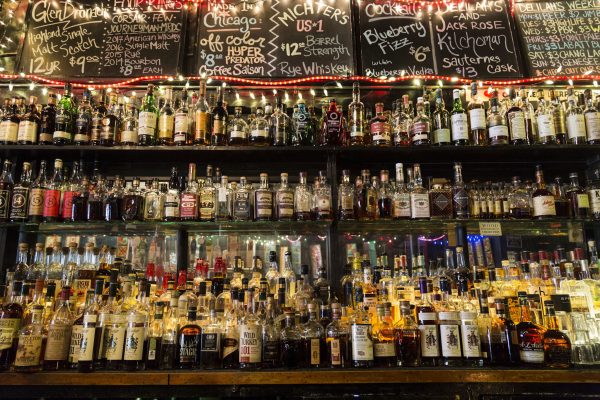 Tips For Best Bars in Chicago - Delilah's Chicago is Located At Lincoln Park