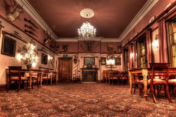 Horseshoe Inn Opened in 1807 And Comes with Vintage Décor