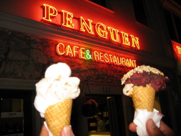 Turkey Food Guide - Penguen Cafe Offer The Bal Badem Or candied Almond Ice Cream