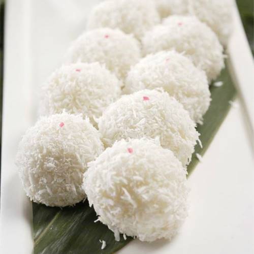 Aiwowo is a Traditional Sweet Which is made from Glutinous Rice Topped with Sesame Seeds