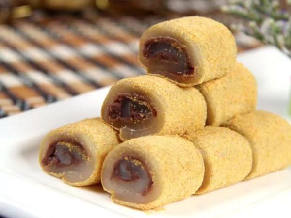 Ludagun is one of The Most Traditional Food in Beijing Made Out of Rice Filled with Fruit Paste