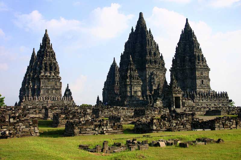 Asia Travel Guide - Temple Prambanan is Located in The Middle of Yogyakarta
