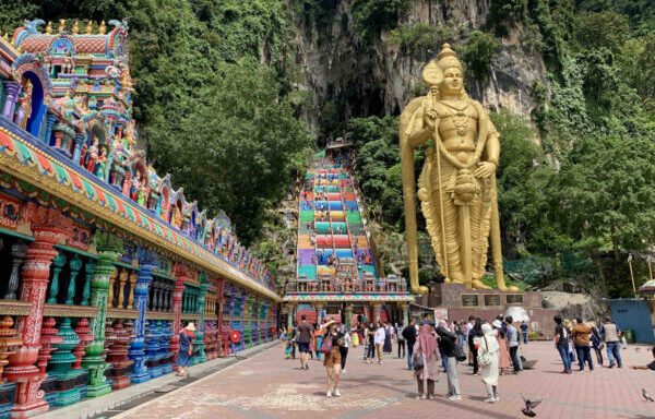 Travel Guide Malaysia - Batu Caves Hosts Eye-catching Caves And Statues