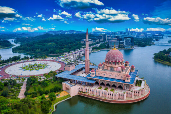 Best Kuala Lumpur Tourist Attractions - Putrajaya is Most Famous City of Malaysia