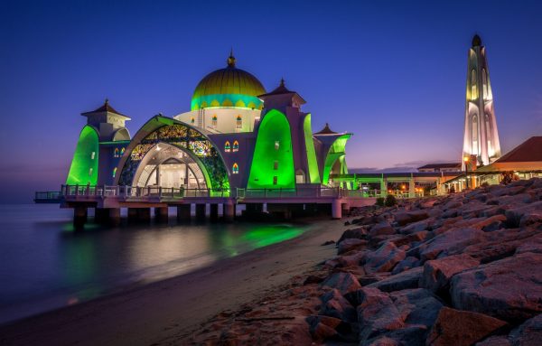 Top Attractions in Malacca - Melaka Straits Mosque is Built in The Early 20th Century
