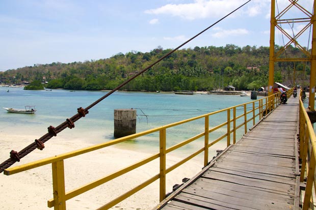 Nusa Ceningan is Accessible via A Small Bridge - 10 Most Beautiful Islands of Indonesia