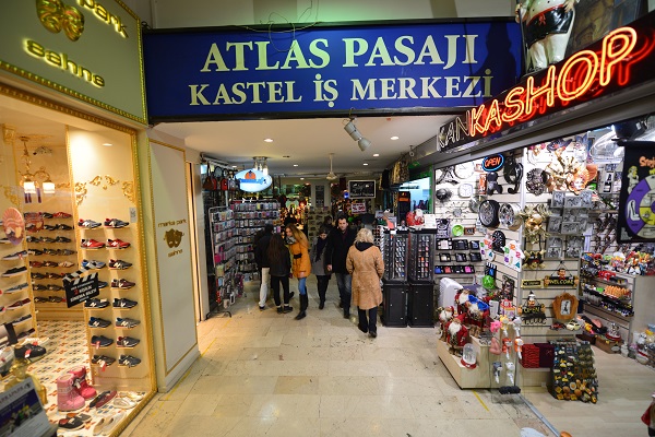 Cheap Shopping in Istanbul - Atlas Pasajı is An Alternative Market For Branded Malls