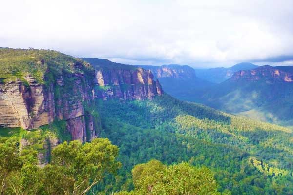 Travel Guide Australia - Blue Mountains With Foggy Atmosphere