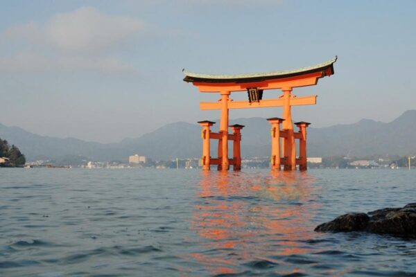 Travel Guide Japan - Itsukushima Shrine Shinto Temple in Hiroshima Bay