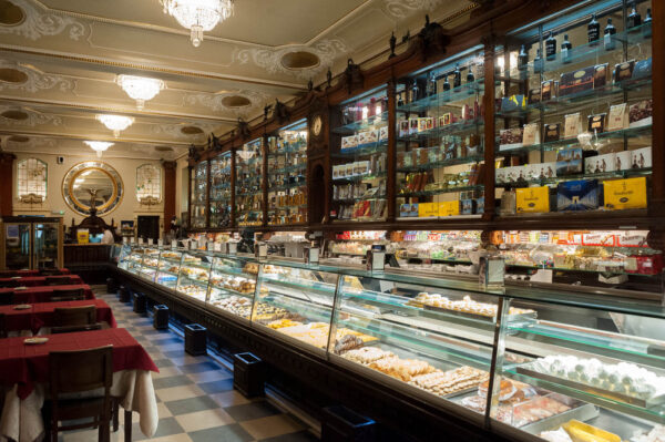 Best 7 Cafes in Lisbon - Pastelaria Versailles Has Managed to Maintain its Portuguese Originality