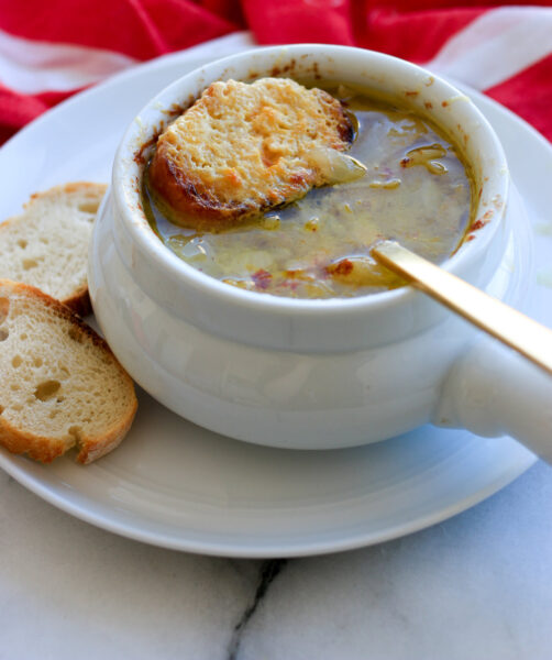France Travel Guide - Soupe à l'oignon A Well known Traditional French Soup