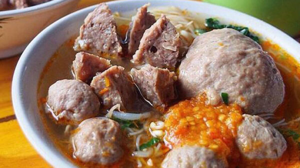 Travel Guide Indonesia - Bakso A MEatball Dish With Vegetable And Vermicelli 