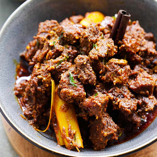 Indonesia Travel Guide - Beef Rendang A Delicious Dish For Locals And Tourists