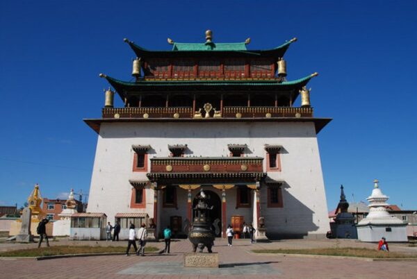 Mongolia Tourist Attractions - Gandantegchinlen Monastery A main Temple of Ulaanbaatar