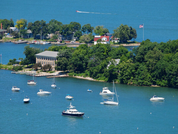 USA Travel Tips - Put-in-Bay A Place For Kayaking and Rock Climbing