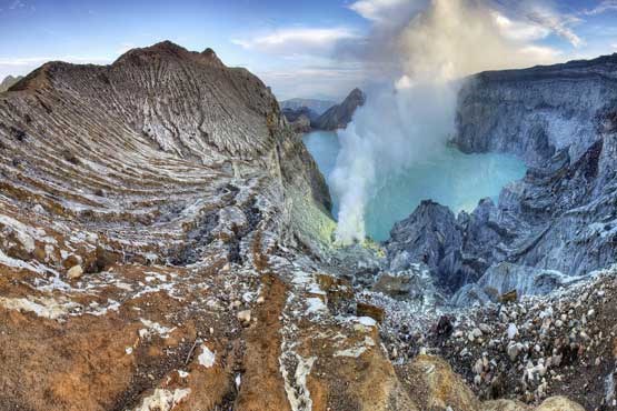 Most Amazing Volcanoes in The World - Ijen Known As Green Crater With Deadly Fumes