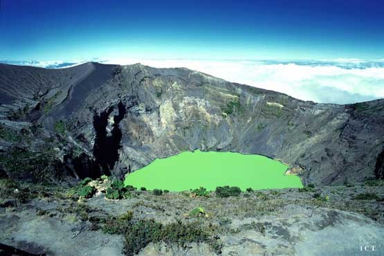 Most Amazing Volcanoes in The World - Irazú Volcano Has A Green Acid Lake