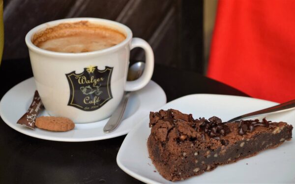 Best Cafes in Budapest For tourists - Walzer Café in The City Center With Friendly Atmosphere