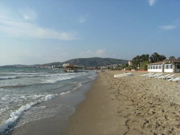 Kusadasi Beaches Guide For Tourists - Kusadasi Long Beach is Near Sahil Siteleri And is18 km Long