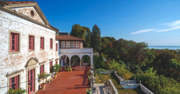 Villa Terrace Decorative Arts Museum is An Italian Mansion - What To Do in USA