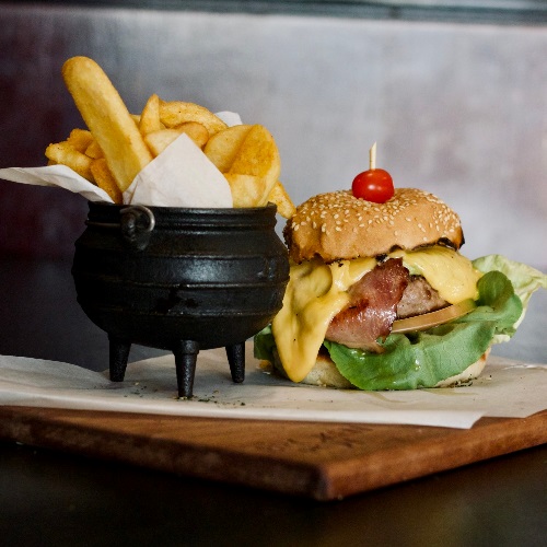 The Broken Pot is Good For Having Burger And Restaurant - Amazing Restaurants in Potchefstroom