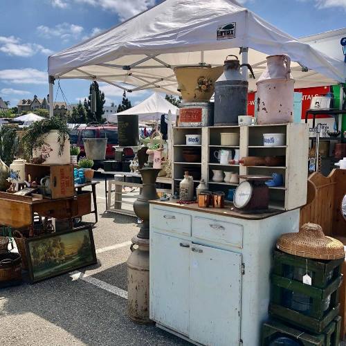 Topanga Vintage Market Opened in 210 for Vintage Items - Top Flea Markets in LA