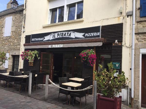 Top Port Louis Restaurants - Il Pirata Serves Affordable Wood-Fired Pizzas & Pastas