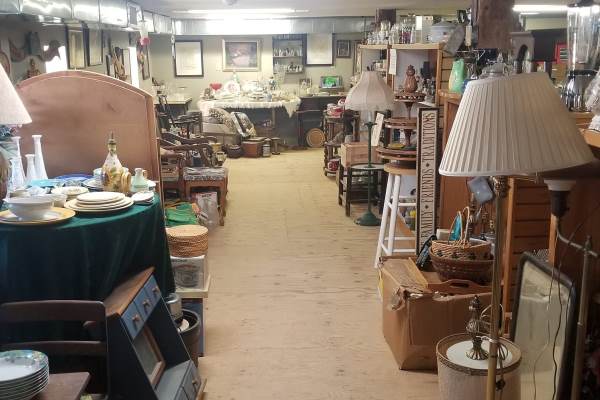 USA Travel Tips - Rusty's Antiques & Vintage Collectibles Indoor Flea Market is At 34 Old Derry Road Hudson