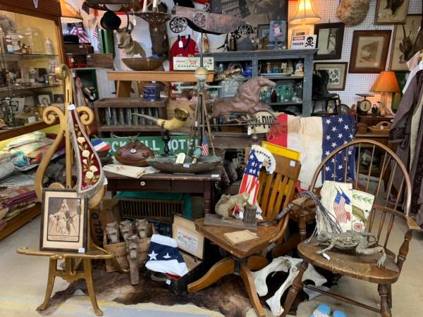 Best Flea Markets in Pennsylvania - Adamstown Antique Mall Are Streched Along 7 Miles