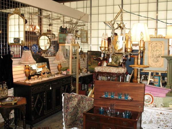 Royal Oak Sunday Antiques & Flea Market is Located on East Eleven Mille Road