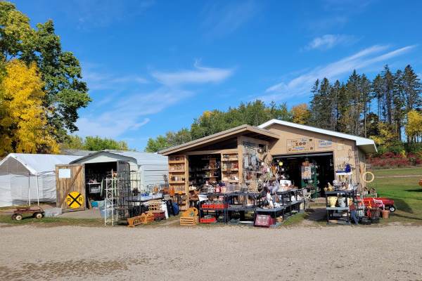 Shady Hollow Flea Market is Very close to Lake Melissa - Best Flea Markets in Minnesota