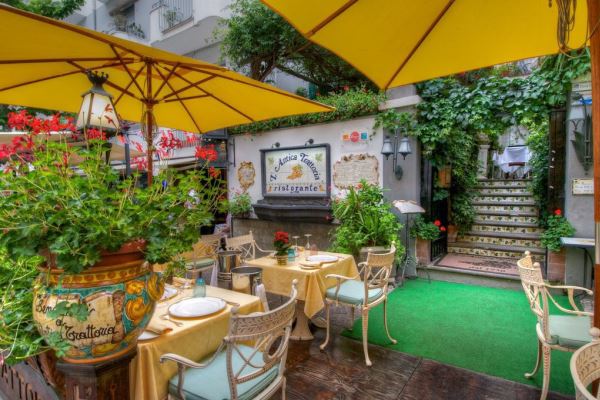 L'Antica Trattoria is A Good Spot for Having a Relaxing Lunch on Via Padre Reginaldo Giuliani Road
