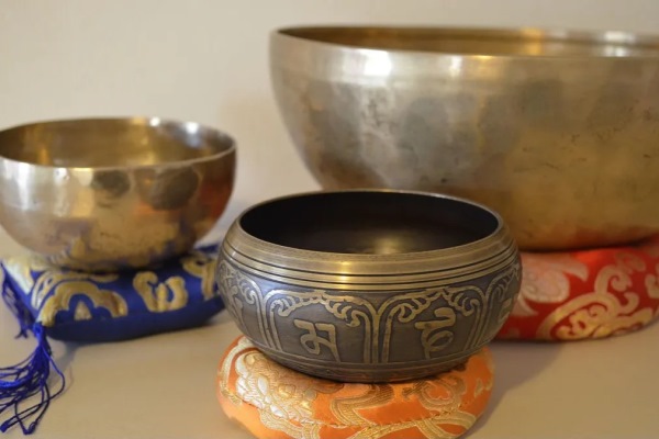 Buying Singing Bowl for Prayers - Gift Shops in Nepal Sell These Singing Bowls for Prayers