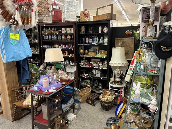 Antique Markets in St Louis MO - Treasure Aisles Antique is Located Mall in Maplewood