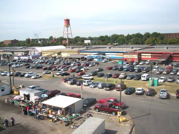 Derby Park Traders Circle in Shively has Ample Venders and Parking Spaces