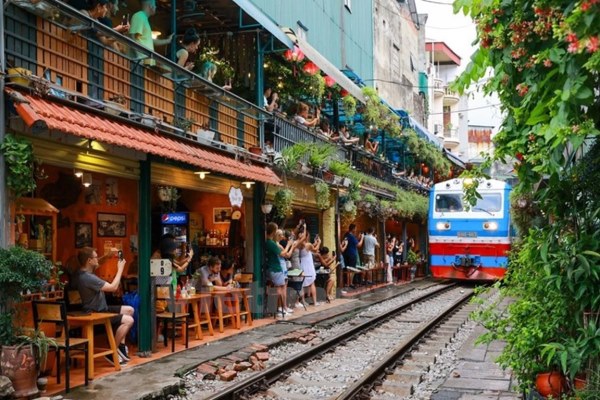 Unique Things to Do in Hanoi at Night - Visit Cafes along the Hanoi Train Street