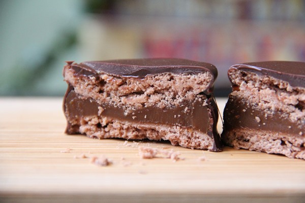 Alfajor Sweets and Shortcakes are traditional Arabic Dessert Came to Argentine 