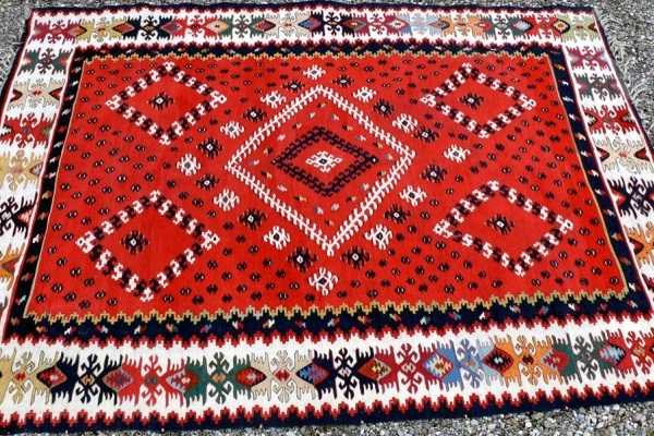 Pirot Carpets and Rugs Made with Beautiful Colors and Patterns - Famous Belgrade Souvenirs
