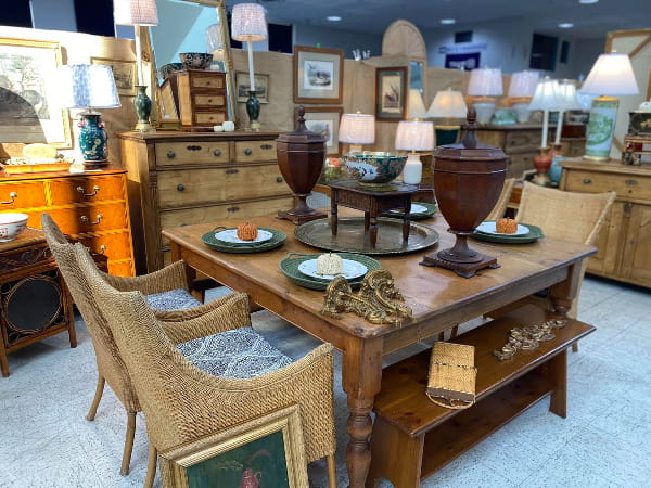 Scott Antique Markets Located in Atlanta Expo Center North - A Good Place for Furniture and Home Decor