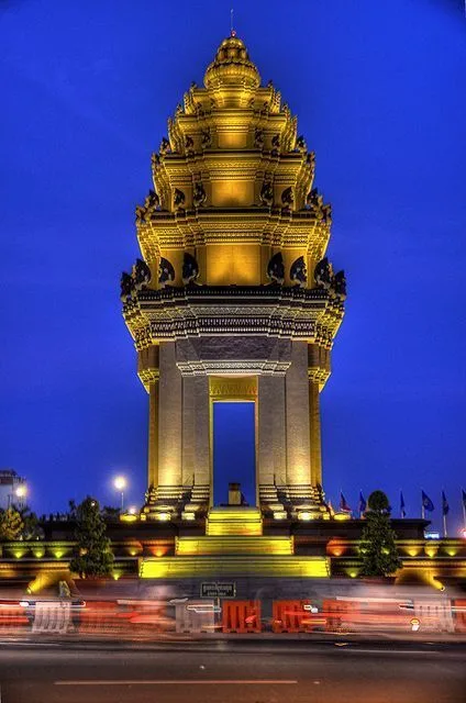 Independence Monument - Things to do in Phnom Penh for free