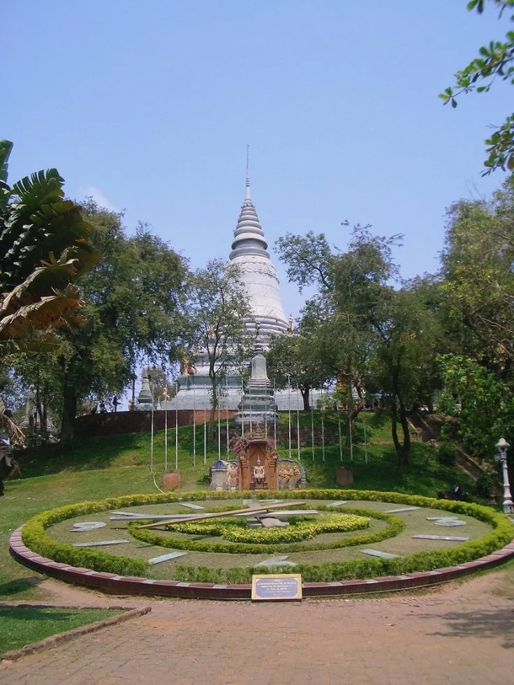 Wat Phnom Daun Penh - Top things to do with your family in Phnom Penh