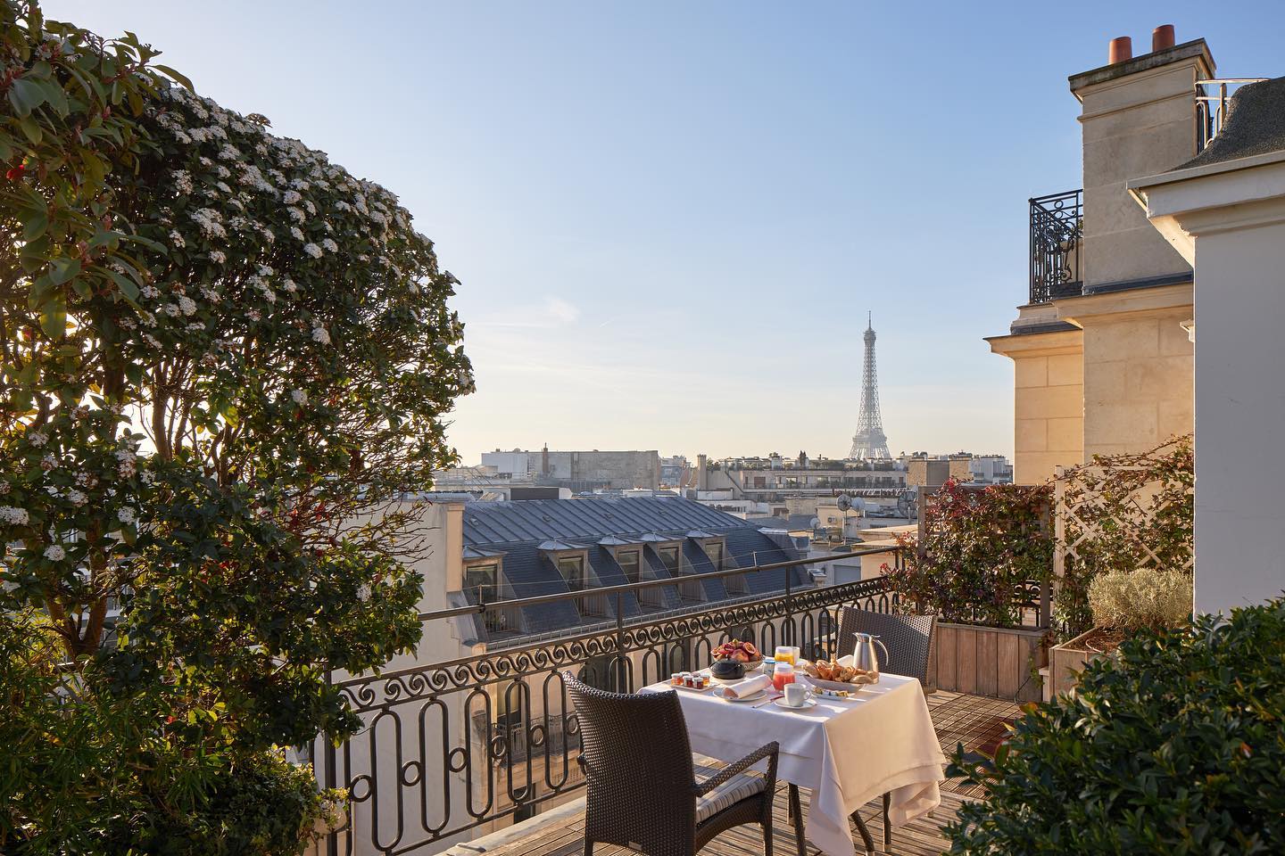 La Terrasse Rooftop Hotel Raphael - a hotel with rooftop bars in Paris near Eiffel Tower