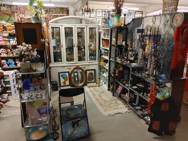 Stittsville's Carp Road is an Indoor Market for Collectibles - Flea Markets in Ottawa