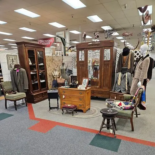 Ohio Valley Antique Mall Located in Fairfield in the Woodridge Plaza complex is a Place to Shop Well Kept Antiques